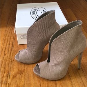 Women’s Steve Madden Heels!